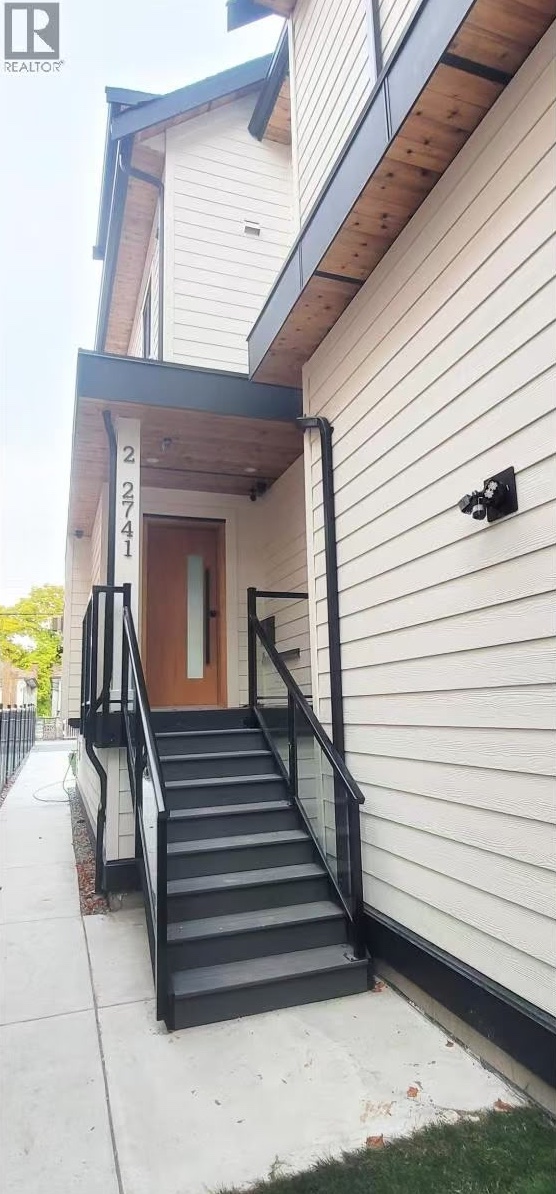 Side entry stairs with black aluminum railings