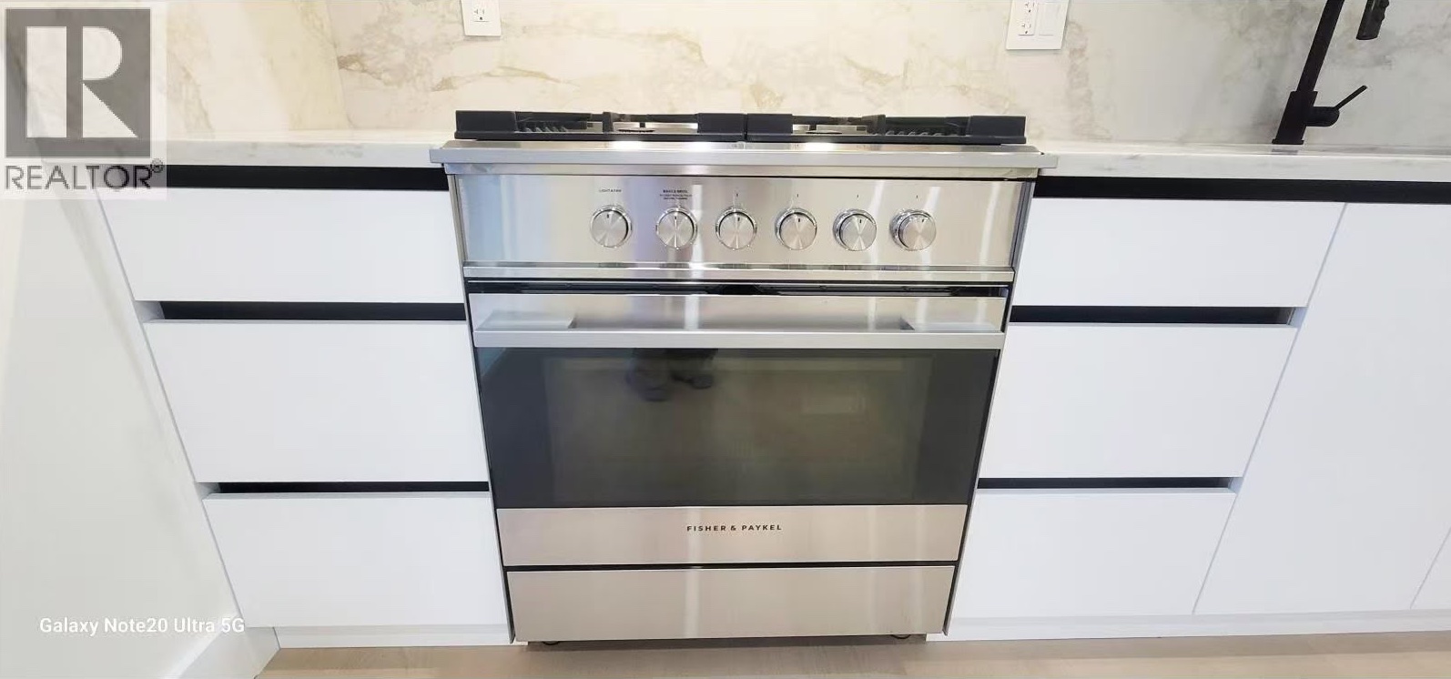 Fisher & Paykel range with black-pull drawers