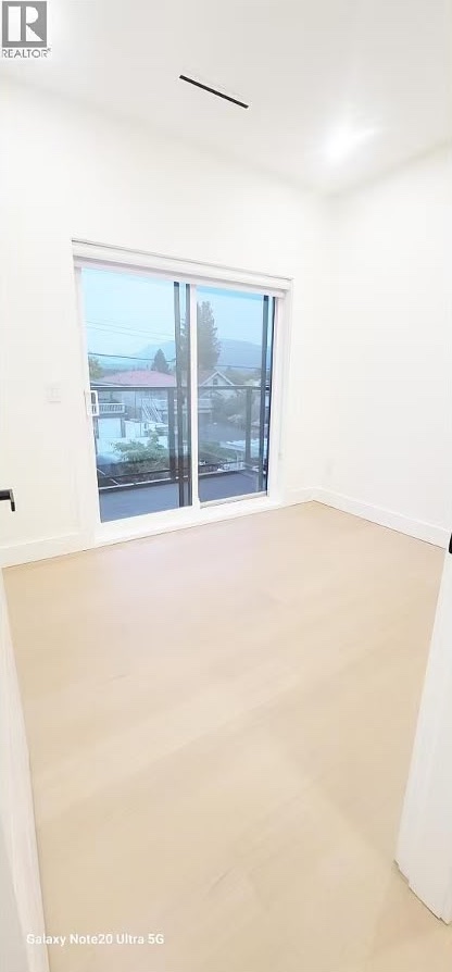 Bedroom with sliding door to balcony and mountain view